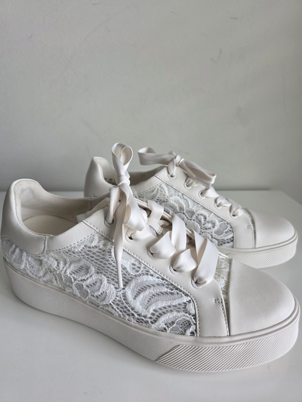 Naturalizer Morrison Women's White Lace-Panel Ribbon Sneakers 9W